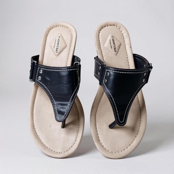 St. John's Bay Shoes - St. John's Bay Black Leather Thong Sandals – Size 8.5M – EUC